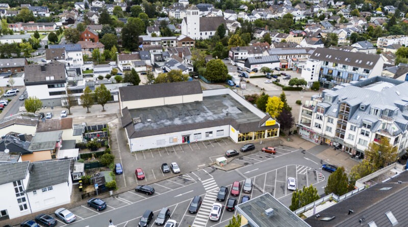 Das ehemalige Supermarkt-Gebäude am Bleibergplatz ist das Schlüsselobjekt für die Innenstadtentwicklung. Aktuell laufen Gespräche mit einem Investor, um dort ein Geschäftshaus mit Tiefgarage zu realisieren. Foto: Ronald Larmann/pp/Agentur ProfiPress