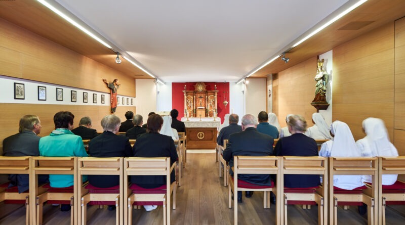 In der Hauskapelle der Communio wird ab 4. Oktober an jedem ersten Freitag im Monat um 17.30 Uhr ein Rosenkranz für den Frieden in der Welt gebetet. Foto: Hanna Witte