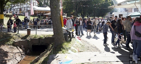 Viele Familien zog es am 3. Sonntag im September an die Buden und Spielstände im Fachwerkidyll von Lückerath. Foto: Stephan Everling/pp/Agentur ProfiPress