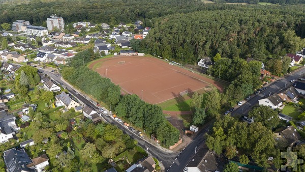 Umdenken am Eifelstadion? Neue Erkenntnisse könnten dazu führen, dass die Mechernicher Sportstätte doch nicht aufgegeben wird. Für eine Ratsentscheidung braucht es allerdings erst noch Zahlen, Daten, Fakten. Foto: Ronald Larmann/pp/Agentur ProfiPress