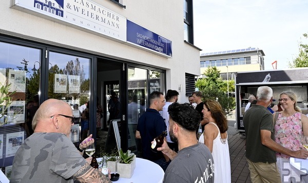 Mehrere dutzend Besucher waren erschienen, die Stimmung glich fast einer Familienfeier. Foto: Henri Grüger/pp/Agentur ProfiPress