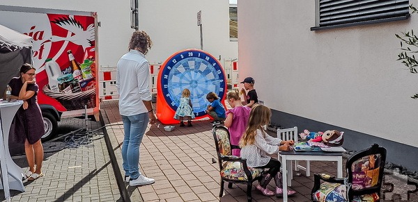 Für Kinder gab es einen Maltisch und ein Wurfspiel. Foto: Privat/pp/Agentur ProfiPress