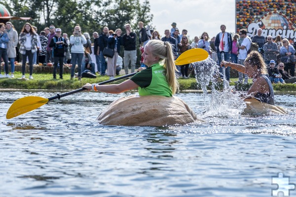 Die spätere Gesamtsiegern Wiebke Benneker (l.) zeigte bereits im Vorlauf der Kürbisregatta auf dem Krewelshof eine beeindruckende Leistung gegen die Titelverteidigerin Carmen Karwanska. Foto: Ronald Larmann/pp/Agentur ProfiPress