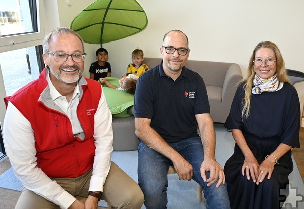 Klein und Groß, gut gelaunt: (v. l.) Rolf Klöcker, Ralf Krutwig und Agnes Trapp mit Kids. Foto: Henri Grüger/pp/Agentur ProfiPress