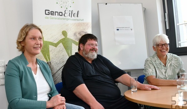 Nicole Giefer (Geno), Klaus Berg und Birgit Sina (PSAG): „Es kann jeden von uns betreffen. Es geht um Sensibilisierung für die Erkrankung, Vorurteile zu verringern, aufzuklären, zu informieren. Und natürlich auch um die Vorstellung und Vernetzung verschiedener Hilfsangebote und Kooperationspartner*innen sowie Nutzer*innen. Wir wollen den steigenden Bedarf an Therapieplätzen deutlich machen, die meist bis zu sechs Monaten im Voraus vergeben sind. Die Tagesklinik ist auf Monate ausgelastet. Foto: Manfred Lang/pp/Agentur ProfiPress