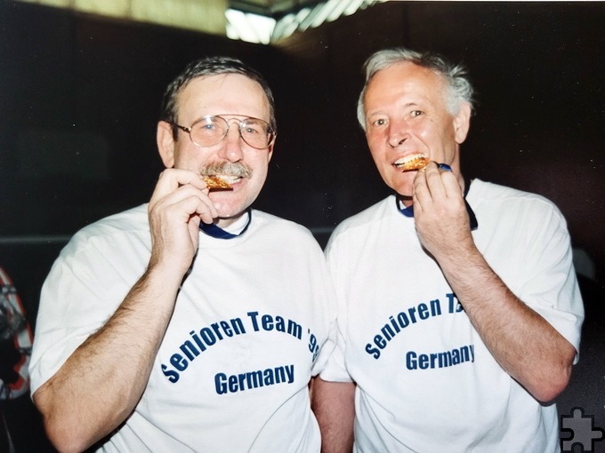 Im Herren-Doppel holte Dr. Michael Oversberg (r.) die meisten Titel zusammen mit Heinz Gehrke aus Bottrop: „Im Einzel habe ich fast immer gegen ihn verloren…“ Repro: Manfred Lang/pp/Agentur ProfiPress