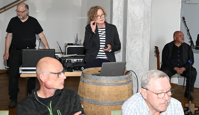 Dr. Petra Bloom, Geschäftsführerin des Landesverbandes der Gartenbauvereine, referierte zum Thema „Mach mit: Klimafitte Pflanzen für ein grünes Dorf“. Foto: Henri Grüger/pp/Agentur ProfiPress