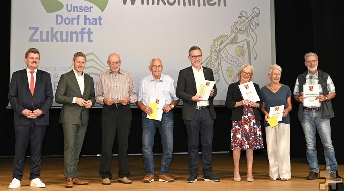 Bronze gabs für Bouderath, Engelgau, Holzmülheim, Krekel, Pesch, Schwerfen, Sinzenich, Wallenthal und Zehnstelle. Foto: Henri Grüger/pp/Agentur ProfiPress