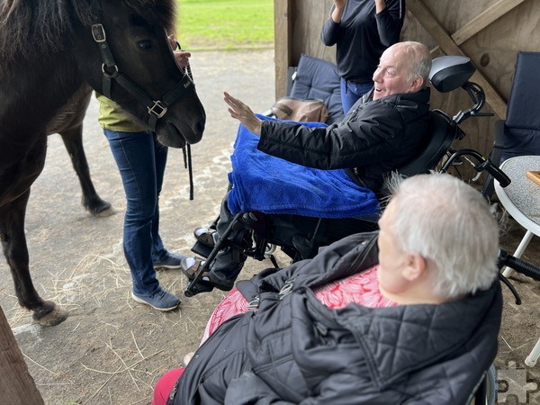 Auch der Kontakt zu Ponys und Katzen wurde für die Teilnehmer zu einem „unvergesslichen Erlebnis“. Foto: Sozialtherapeutischer Dienst/CIC/pp/Agentur ProfiPress