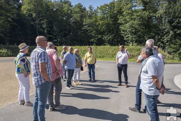 Vor der letzten Ratssitzung nutzten einige Ratsmitglieder die Gelegenheit, sich vom Ersten Beigeordneten Thomas Hambach das neue touristische Angebot vor Ort erläutern zu lassen. Foto: Ronald Larmann/pp/Agentur ProfiPress