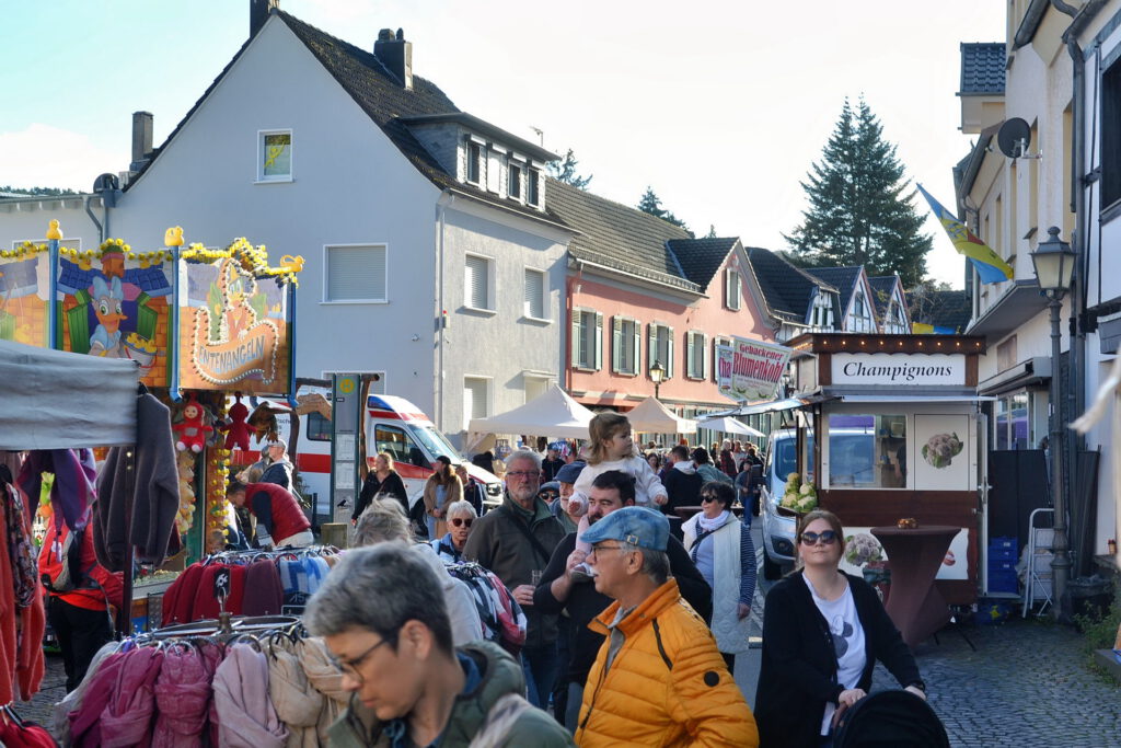 Auch das gehört auf eine Kirmes: Entenangeln, Champignons und heißer Blumenkohl. Foto: Cedric Arndt/RRG/pp/Agentur ProfiPress