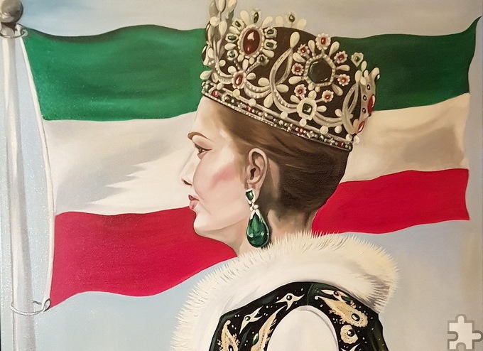 Aber auch der Luxus und die stilisierte Traumwelt der Mächtigen werden von der in Teheran geborenen und in Deutschland lebenden Künstlerin festgehalten: Farah Diba Pahlavi, die Letzte auf dem Thron von Persien. Repro: Sara Sheikhy/pp/Agentur ProfiPress