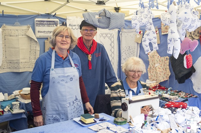 Die Mitglieder des Wulfener Heimatvereins sind regelmäßig zu Gast beim Handwerkermarkt in Kommern und zeigen historische Handwerkskünste, wie zum Beispiel den Blaudruck. Archivfoto: Ronald Larmann/pp/Agentur ProfiPress