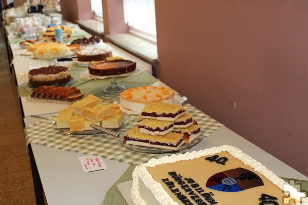 Die Gäste im Bürgerhaus konnten sich an einem großzügig gespendeten Kuchenbuffet bedienen. Foto: Rike Piorr/pp/Agentur ProfiPress