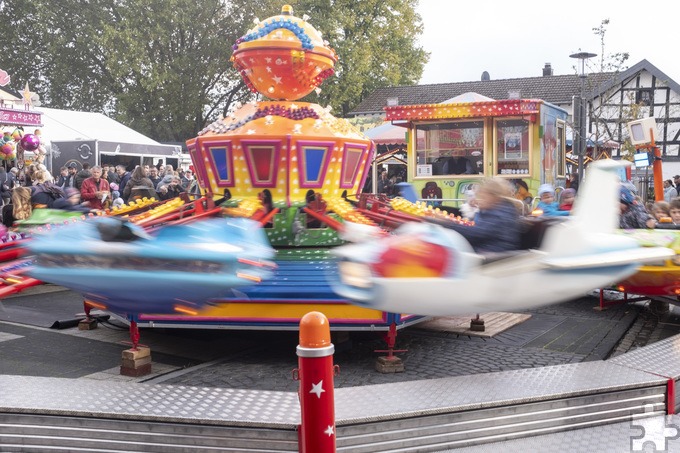 In Kommern geht es bald wieder rund: Vom 18. bis 21. Oktober wird in dem malerischen Fachwerkort Kirmes und historischer Handwerkermarkt mit ganz viel Programm gefeiert. Archivfoto: Ronald Larmann/pp/Agentur ProfiPress 