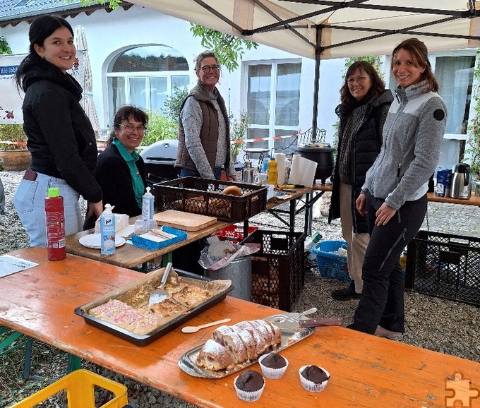 Kürbis- und Bohnensuppe, Grillwurst sowie Frikadellen, Kaffee, Kuchen und Kaltgetränke gab´s vom „Kinderschutzbund Mechernich“. Foto: Gabriele Schumacher/pp/Agentur ProfiPress