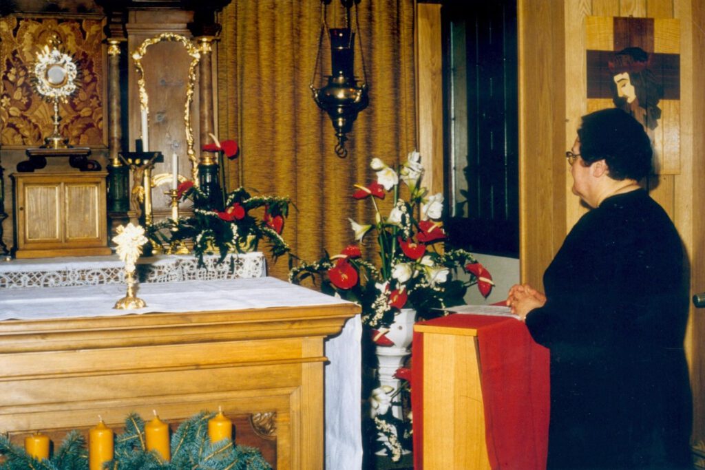 In der neu errichteten Kapelle in Mechernich gründet Mutter Marie Therese am 8. Dezember 1984 den „Ordo Communionis in Christo“. Die Gemeinschaft feiert nun den 40. Gründungsgedenktag in der Mechernicher Pfarrkirche. Foto: Communio/pp/Agentur ProfiPress