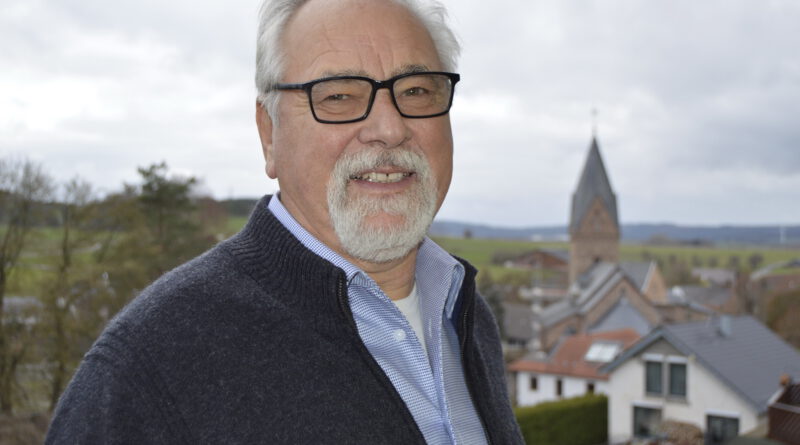 Hoch über den Dächern Kallmuths hat Robert Ohlerth „sein Dorf“ stets im Blick. Foto: Archiv/pp/Agentur ProfiPress