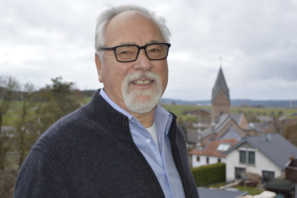 Hoch über den Dächern Kallmuths hat Robert Ohlerth „sein Dorf“ stets im Blick. Foto: Archiv/pp/Agentur ProfiPress