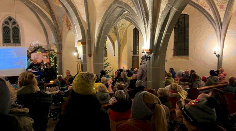 Das Konzert in der Alten Kirche war in den vergangenen Jahren gut besucht. Die Stimmung in der dunklen Jahreszeit ist einfach besonders. Das nächste Mitsingkonzert findet am Samstag, 7. Dezember, statt. Foto: Kinderschutzbund/pp/ Agentur ProfiPress