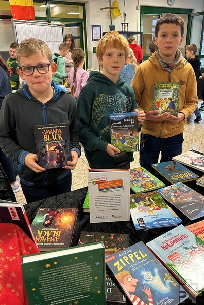 Der große Büchermarkt war von der Buchhandlung Feussner mir knapp 500 Artikeln ausgestattet worden. Foto: Sonja Daniels/KGS/pp/Agentur ProfiPress