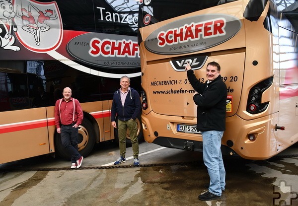 Die aktuelle Generation beim Mechernicher Traditions-Reisebusunternehmen mit Geschäftsführer Christoph Lehner (m.), Matthias Feuser (l.) und Carsten Clemens. Foto: Manfred Lang/pp/Agentur ProfiPress