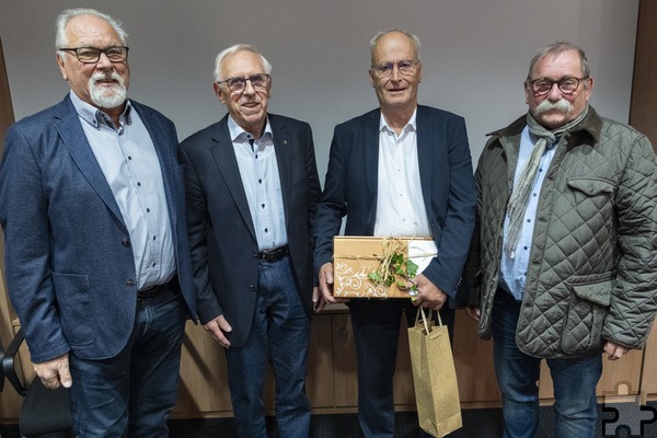 Als stellvertretende Bürgermeister waren Robert Ohlerth (v.l.), Peter Wassong und Wolfgang Weilerswist enge Wegbegleiter von Dr. Hans-Peter Schick. Foto: Ronald Larmann/pp/Agentur ProfiPress