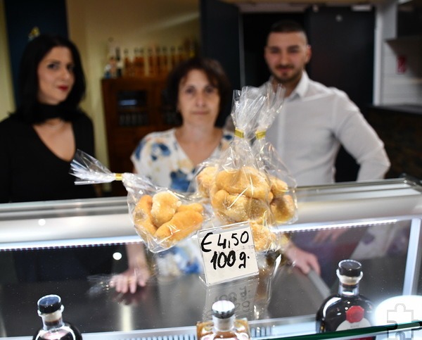 Italienische Plätzchen und Kleingebäck aus dem eigenen Backofen gehören ebenso in die Produktpalette aus eigener Herstellung wie Pasta und Antipasti. Foto: Manfred Lang/pp/Agentur ProfiPress