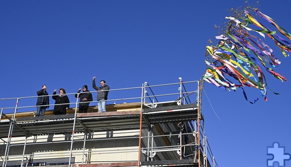 Das Richtfest basiert auf einer alten Tradition aus dem 14. Jahrhundert. Sie sollte dazu beitragen, dass die Übergabe eines fertigen Hauses nach dem Bau schuldenfrei abläuft, sobald das Dach errichtet ist. Foto: Henri Grüger/pp/Agentur ProfiPress