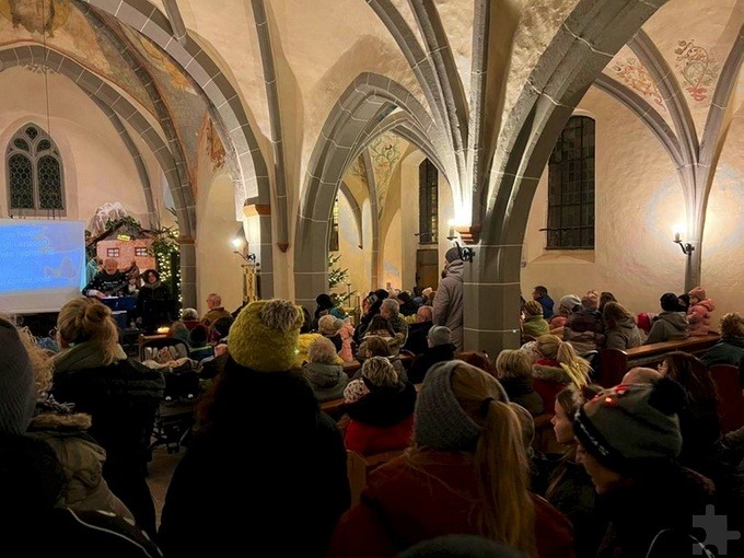 Das Konzert in der Alten Kirche war in den vergangenen Jahren gut besucht. Die Stimmung in der dunklen Jahreszeit ist einfach besonders. Das nächste Mitsingkonzert findet am Samstag, 7. Dezember, statt. Foto: Kinderschutzbund/pp/ Agentur ProfiPress