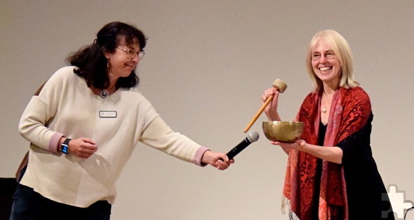 Dr. Stephanie Zippel und Dr. Nicole Besse stellten klangtherapeutische Musik vor, die sie und Uta Horstmann im Sozial-pädiatrischen Zentrum in Mechernich (SPZ) bei Kindern anwenden. Foto: Privat/pp/Agentur ProfiPress