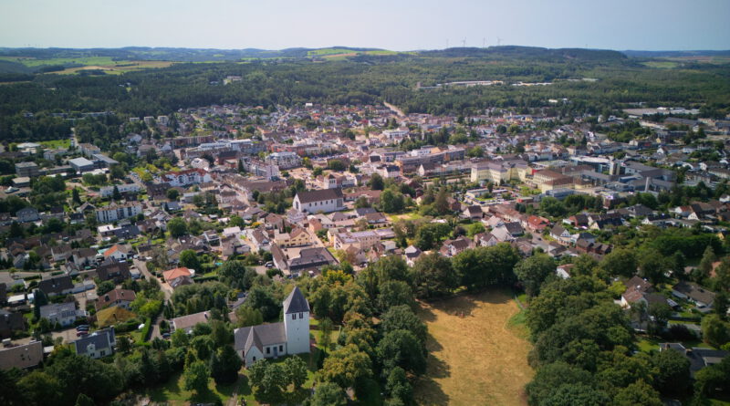 Für Grundstückseigentümer wird die nun Grundsteuerreform konkret. Der Mechernicher Rat hat zwar gleichbleibende Hebesätze beschlossen, doch durch neue Bewertungsregeln werden sich viele Steuerbeträge verändern. Foto: H. Grüger/pp/Agentur ProfiPress