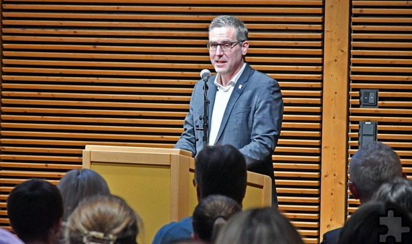 Bürgermeister Norbert Crump: „Dieser ansprechende Ort wird oft von vielfältigem Leben erfüllt, die Buchmesse verzaubert jedoch mit besonderer Atmosphäre!“ Foto: Joachim Starke/pp/Agentur ProfiPress