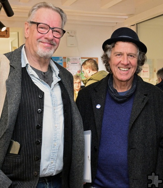 Überraschungsgast und Autor Norbert Scheuer (r.) interviewte Achim Konejung, der aus „Fritten mit Napoleon“ las. Foto: Joachim Starke/pp/Agentur ProfiPress