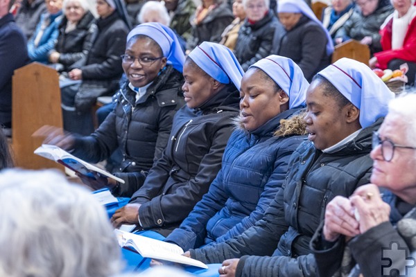 Die nigerianischen Schwestern sangen zur Gabenbereitung ein Lied in ihrer Muttersprache. Foto: Ronald Larmann/pp/Agentur ProfiPress