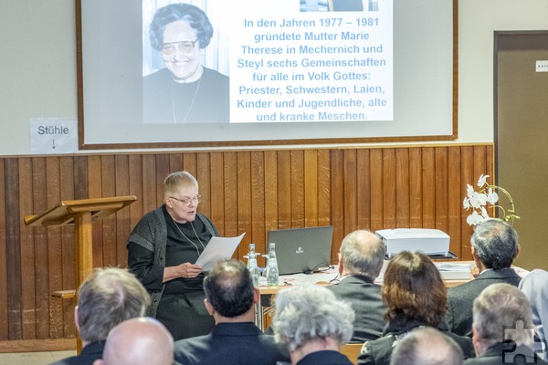 Mithilfe einer Präsentation fasste Schwester Lidwina die Meilensteine aus 40 Jahren Communio in Christo zusammen. Aus dem Gründungsgedanken ist inzwischen eine stattliche Oase geworden. Foto: Ronald Larmann/pp/Agentur ProfiPress