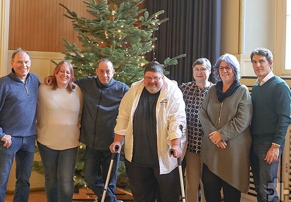 Das Team von „Weihnachten ist Glückssache“ mit (v.l.) Hermann Trimborn, Melanie Hartung, Stephan Deiters, Klaus Berg, Yvonne Spiel, Marion Leider und Andreas Gottselig. Foto: Agentur Gottselig/pp/ProfiPress