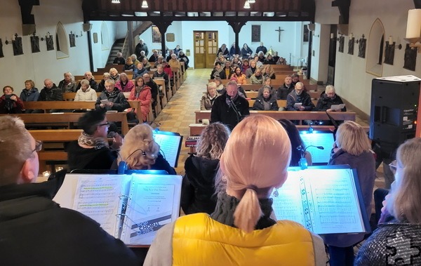 Die während der Corona-Pandemie konzipierten „Mutmach-Gottesdienste“ fanden bislang in St. Rochus in Strempt statt, diesmal in St. Margaretha Vussem. Foto: Manfred Lang/pp/Agentur ProfiPress