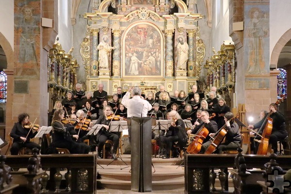 Chor und Orchester an der Basilika Steinfeld und vier Solisten, insgesamt 50 Aufführende, geben am zweiten Adventssamstag, 8. Dezember, um 18 Uhr in der Pfarrkirche St. Johannes Baptist in Mechernich ein Konzert in Form einer Adventsvesper. Der Eintritt ist frei, Spenden zur Deckung der Kosten werden gerne angenommen. Musikalischer Leiter ist Erik Arndt. Foto: A. Steinbusch/pp/Agentur ProfiPress