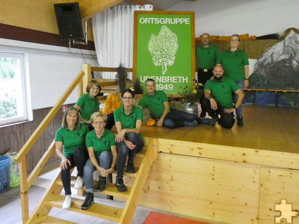 Mitglieder des Eifelvereins Udenbreth mit der Vorsitzenden Helga Heinzen (l.). In ihrem 75. Jubiläumsjahr haben die Wander- und Geselligkeitsfreunde die berüchtigte „Eifel-Gäng“ eingeladen. Foto: Privat/pp/Agentur ProfiPress