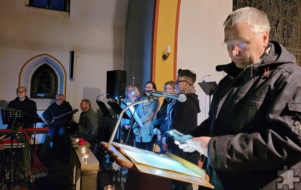 Der Lektor, Kommunionhelfer und Gottesdienstleiter Georg Schürmann rezitierte aus dem Buch der Psalmen. Foto: Sabine Roggendorf/pp/Agentur ProfiPress