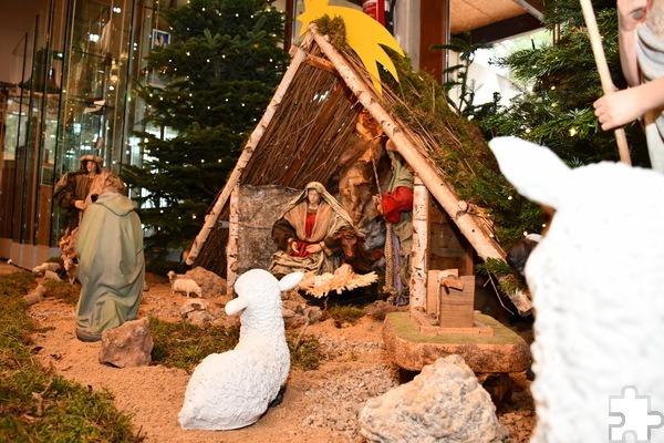 Am Rande des Barbaragottesdienstes hatten Museumsmitarbeiter bereits die Weihnachtskrippe mit der Heiligen Familie aufgebaut. Foto: Manfred Lang/pp/Agentur ProfiPress