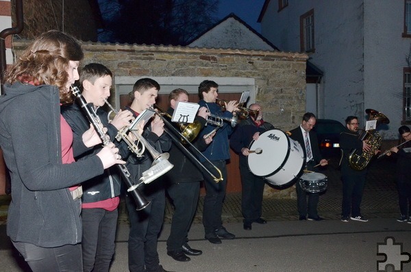 Der Musikverein Kallmuth, hier bei einem Open-Air-Auftritt im Dorf, beteiligt sich an einem Gemeinschaftskonzert mit dem Kirchenchor in der Pfarrkirche St. Georg am Sonntag, 15. Dezember. Archivfoto: pp/Agentur ProfiPress