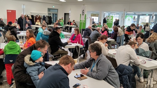 Rund 1000 Besucher kamen zur Typisierungsaktion in die ehemalige St. Barbaraschule in Mechernich. 362 von ihnen ließen sich per Stäbchentest typisieren. Viele andere brachten Geldspenden. Foto: Reiner Züll/pp/Agentur ProfiPress