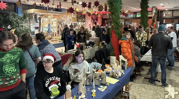 Am Nikolaustag organisierte das Mechernicher Gymnasium Am Turmhof einen Weihnachtsmarkt. Foto: Henri Grüger/pp/Agentur ProfiPress