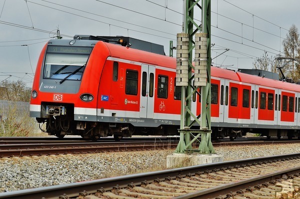 Das „SchöneFerienTicket NRW“ ermöglicht Kindern und Jugendlichen von 20. Dezember bis 6. Januar 2025 beliebig viele Fahrten mit Bus und Bahn für 34,90 Euro - in ganz NRW. Symbolbild: Alexas Fotos/pixabay/pp/Agentur ProfiPress