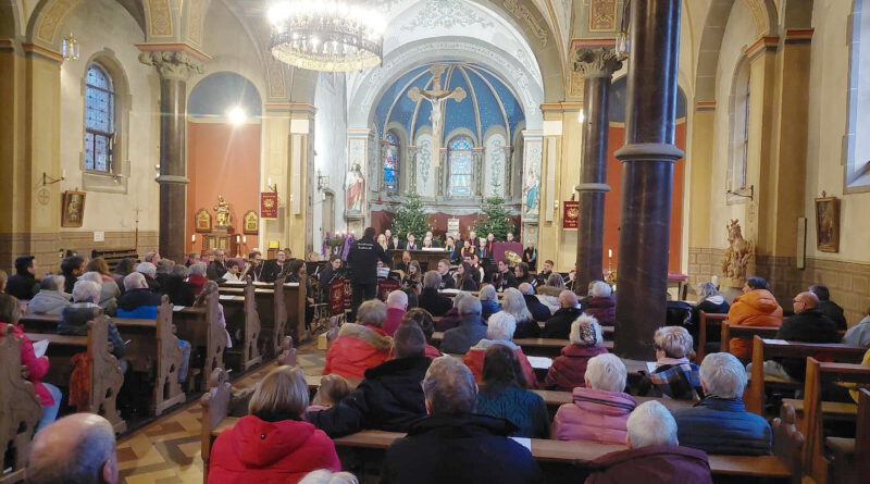 Gut besucht war das Kirchenkonzert von Musikverein Kallmuth und Singgemeinschaft Kallmuth-Weyer am dritten Adventssonntag in der Pfarrkirche St. Georg. Foto: Raphael Drove/pp/Agentur ProfiPress