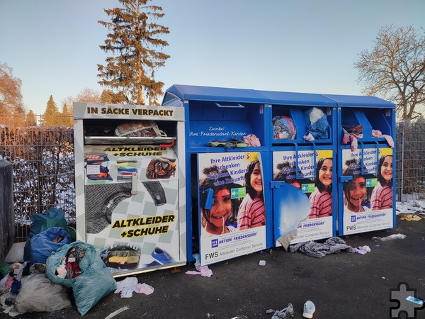 Gut erhaltene oder nur wenig verschlissene alte Kleidung und Textilien gehören in die Altkleidercontainer. Stark Zerschlissenes und Verdrecktes kommt in die Restmülltonne. Ablagerungen vor den Containern sind verboten. Foto: Karen Beuke/Kreis Euskirchen/pp/Agentur ProfiPress