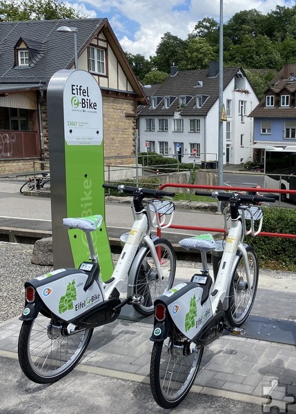 Der Euskirchener Kreistag hat das Fahrrad-Vermietsystem „Eifel e-Bike“ bis Juni 2026 verlängert. Foto: RVK/pp/Agentur ProfiPress