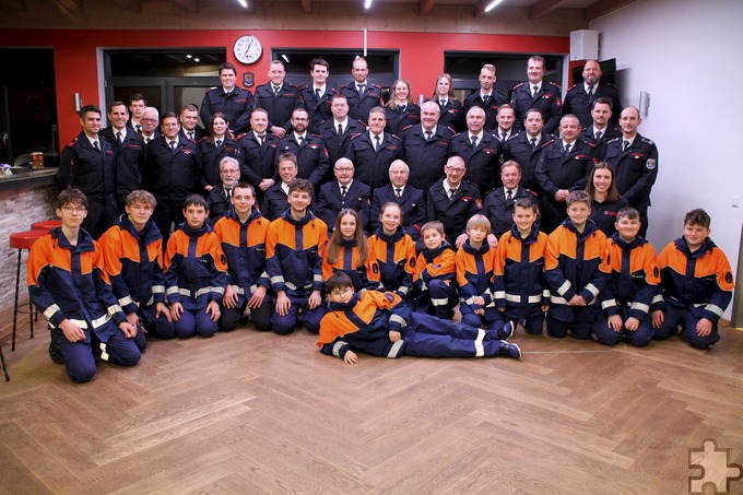 Bei der Jahreshauptversammlung machte die Löschgruppe Wachendorf ein Gruppenfoto mit zahlreichen Mitgliedern verschiedenster Abteilungen. Fotos: Löschgruppe Wachendorf/pp/Agentur ProfiPress